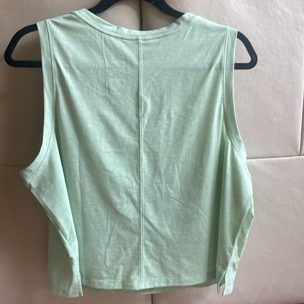 All In Motion Cropped Tank - Picture 2 of 7